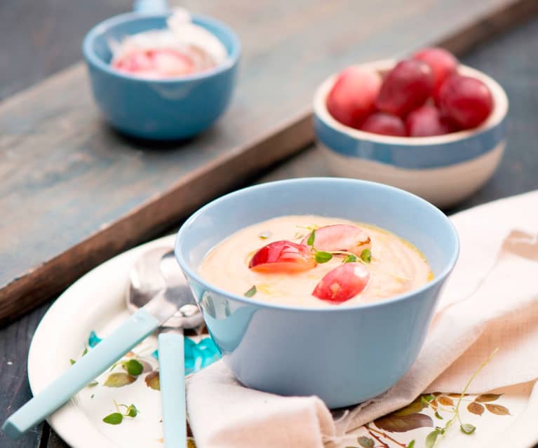 Zupa krem z pieczonej pietruszki z migdałami Zupa krem z pieczonej pietruszki z migdałami
