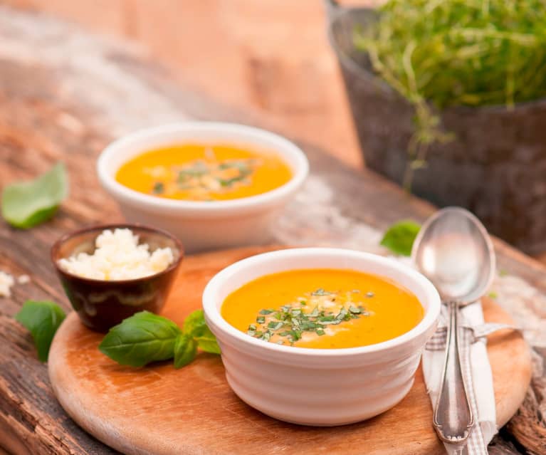 Zupa pomidorowa z mozzarellą Zupa pomidorowa z mozzarellą