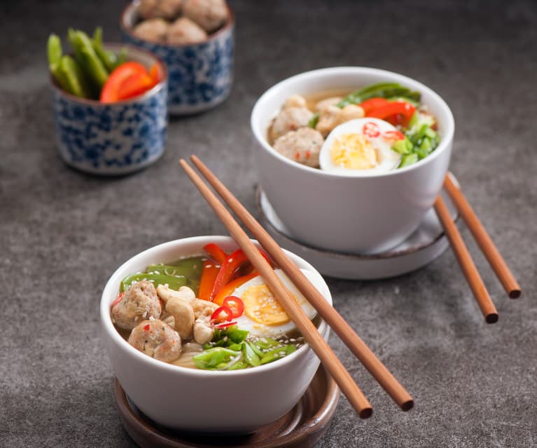 Ramen z klopsikami z indyka Ramen z klopsikami z indyka