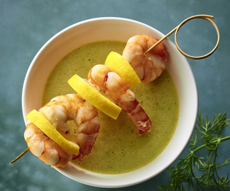 Zupa ogórkowa z szaszłykami z krewetek Zupa ogórkowa z szaszłykami z krewetek
