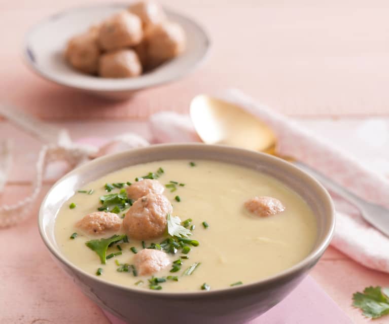Krem curry z kalafiora z pulpetami drobiowymi na ostro Krem curry z kalafiora z pulpetami drobiowymi na ostro