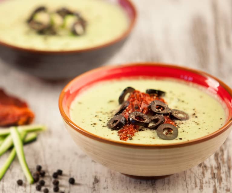 Surowy krem z cukinii i orzechów nerkowca (dieta raw) Surowy krem z cukinii i orzechów nerkowca (dieta raw)