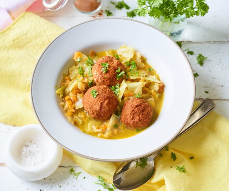 Zupa z kapusty z pulpetami z kurczaka Zupa z kapusty z pulpetami z kurczaka