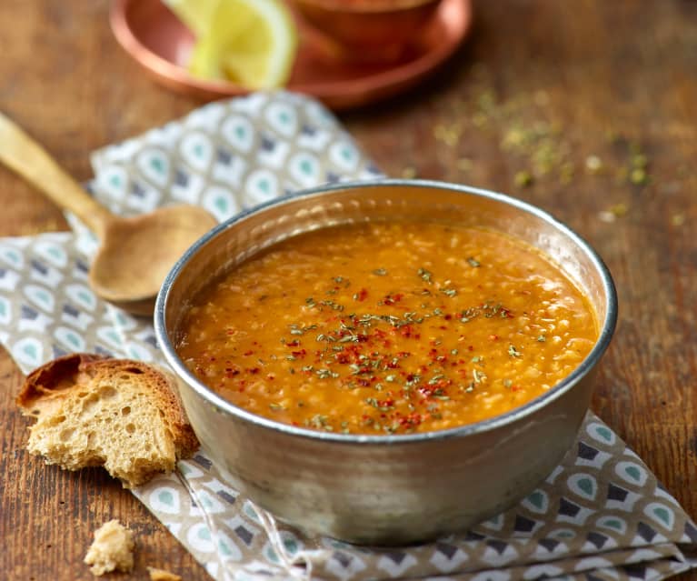 Turecka zupa z czerwonej soczewicy i kaszy bulgur Turecka zupa z czerwonej soczewicy i kaszy bulgur