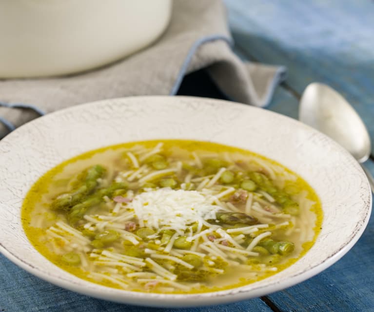 Zupa ze szparagami i szynką serrano Zupa ze szparagami i szynką serrano