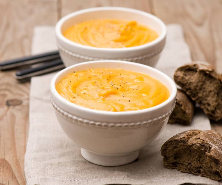 Kremowa zupa batatowo-pomarańczowa Kremowa zupa batatowo-pomarańczowa