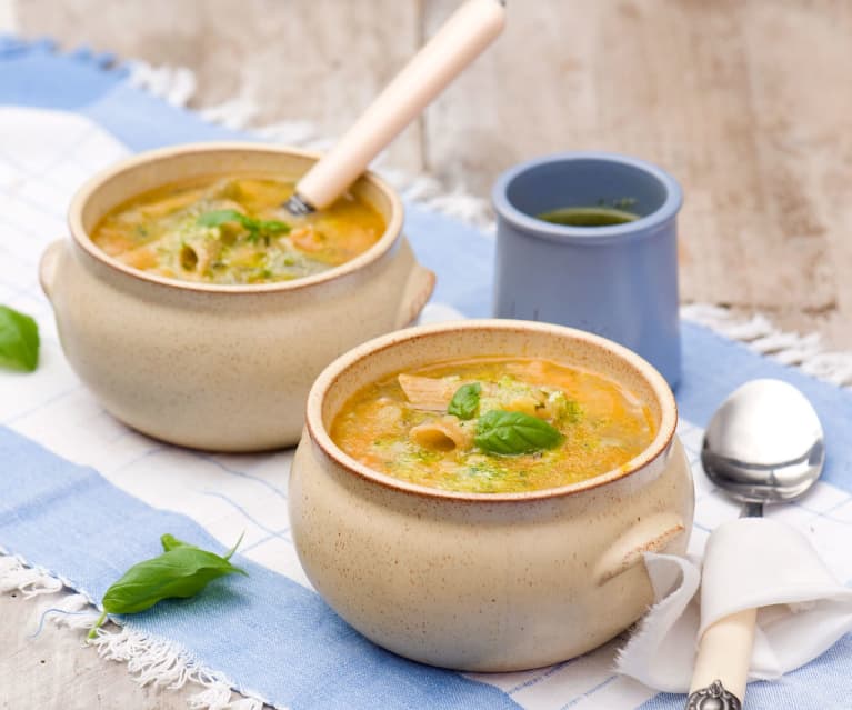 Prowansalska zupa warzywna z domowym pesto Prowansalska zupa warzywna z domowym pesto