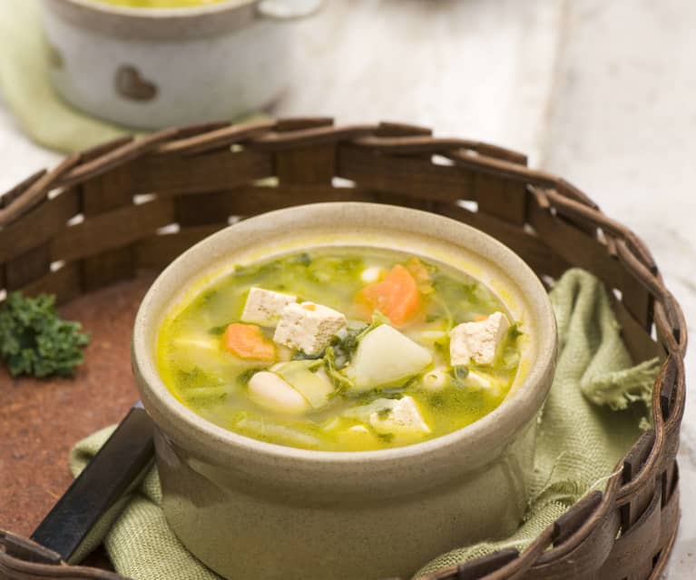 Gaskońska zupa garbure z tofu Gaskońska zupa garbure z tofu